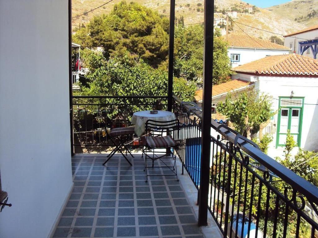 Douskos Uptown Living Hidra Exterior foto