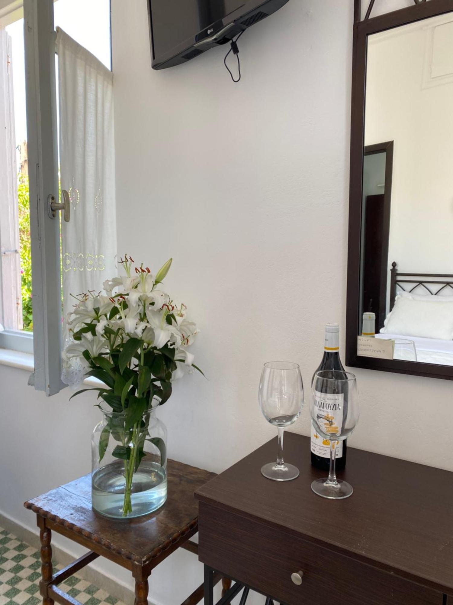 Douskos Uptown Living Hidra Exterior foto