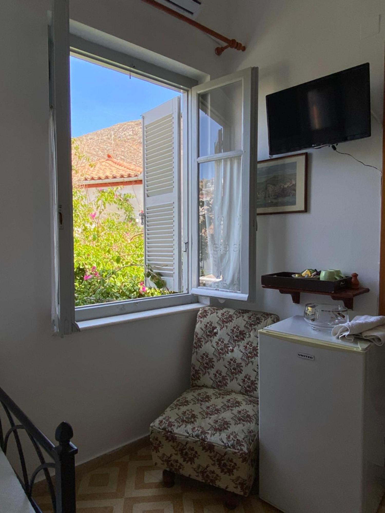 Douskos Uptown Living Hidra Exterior foto