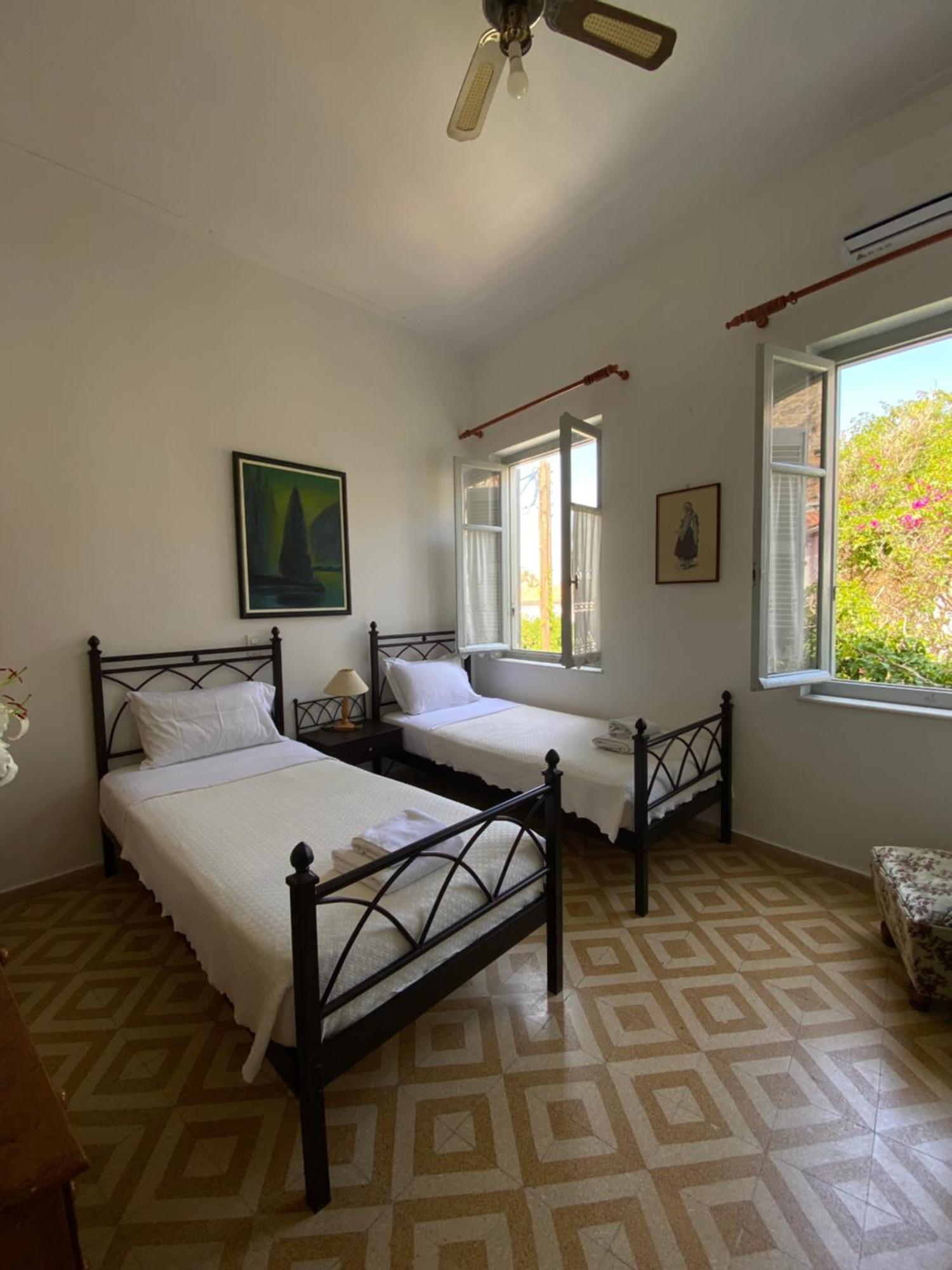 Douskos Uptown Living Hidra Exterior foto