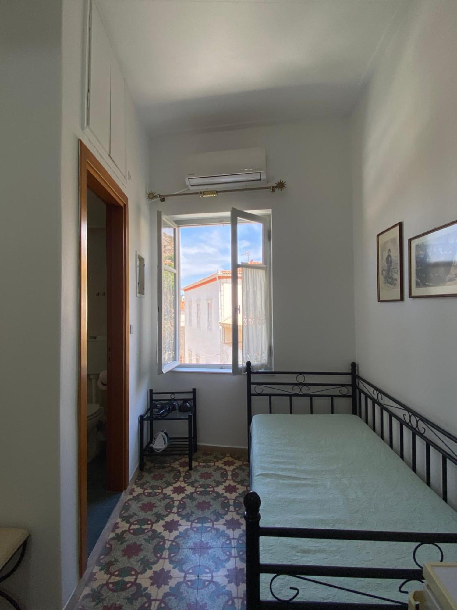 Douskos Uptown Living Hidra Exterior foto