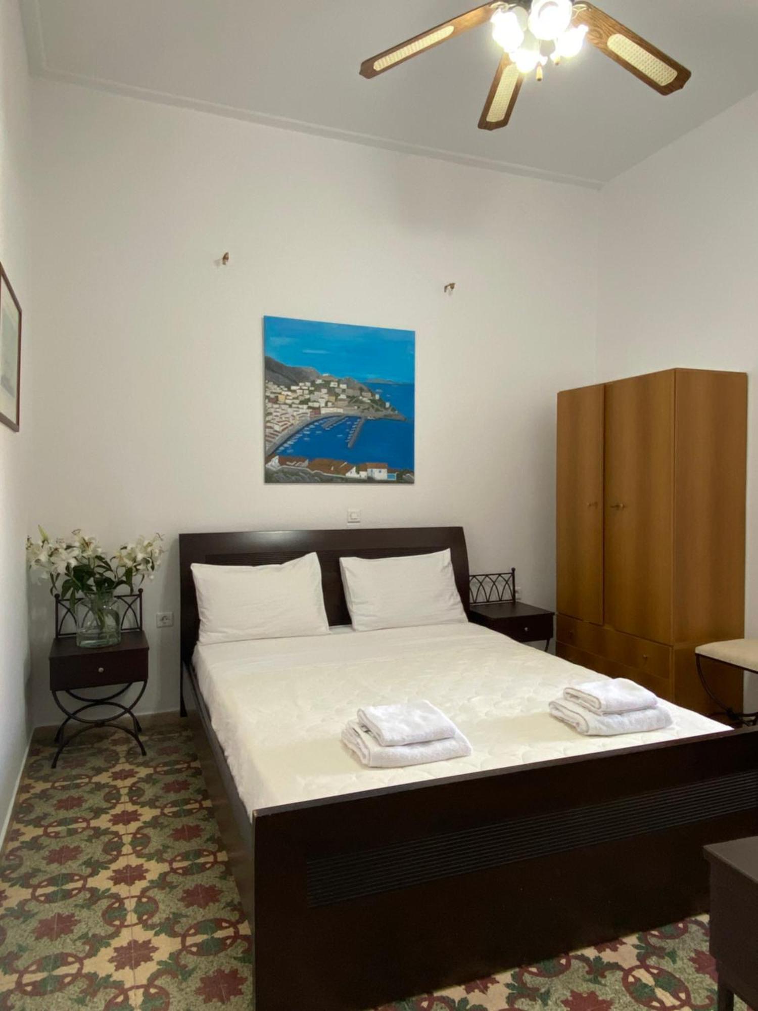 Douskos Uptown Living Hidra Exterior foto