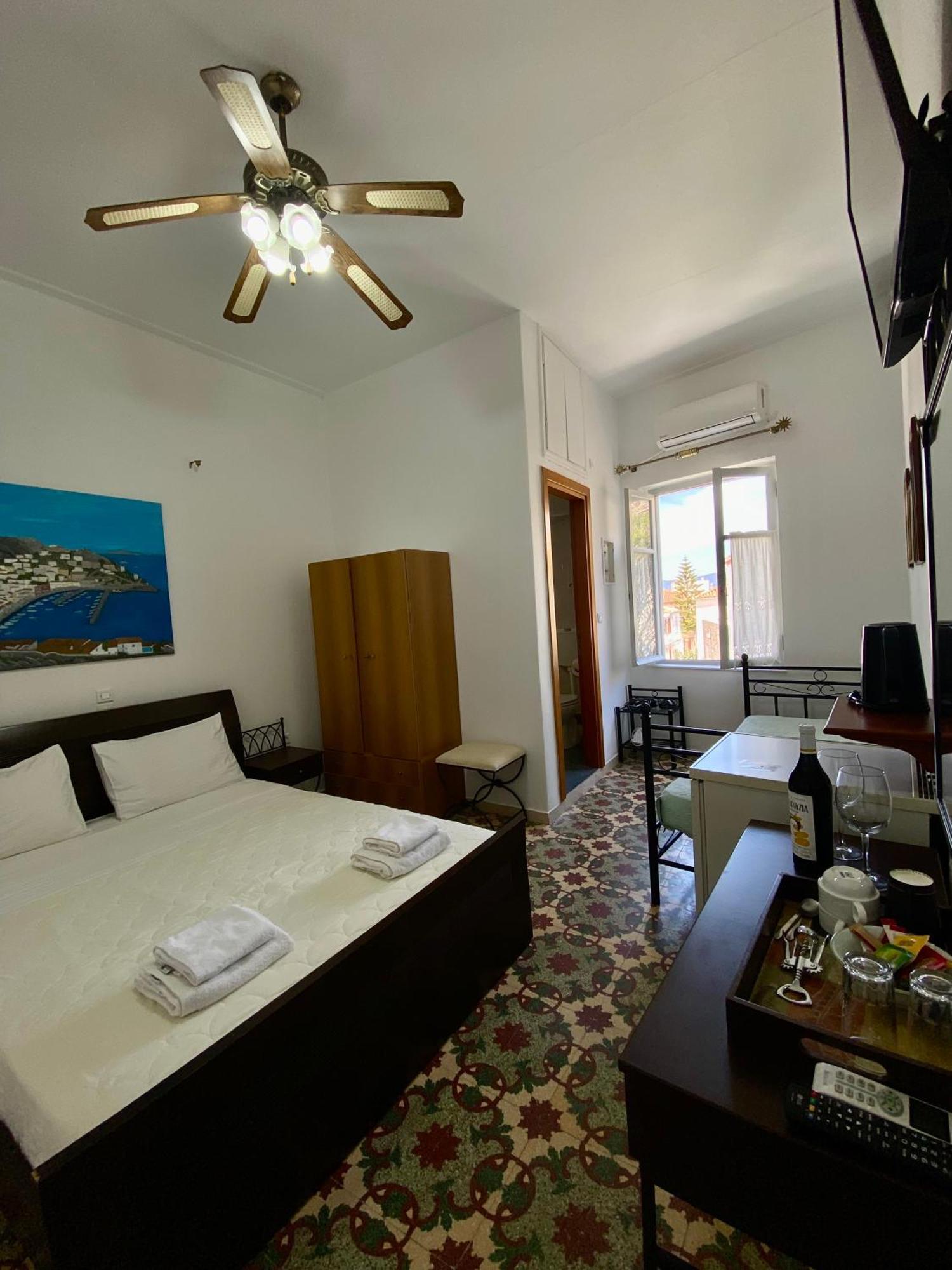 Douskos Uptown Living Hidra Exterior foto